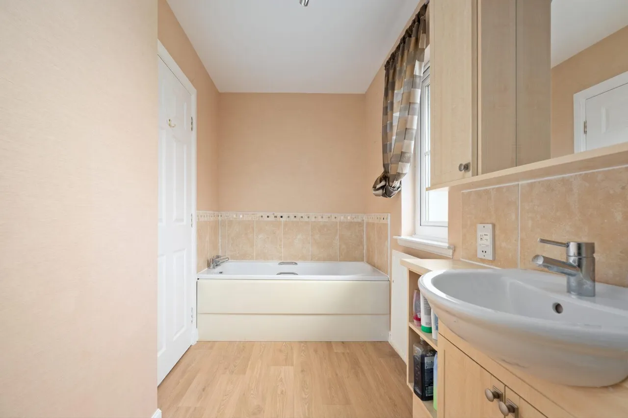 Honeysuckle Drive, Cumbernauld, G68 9GF, photo 38