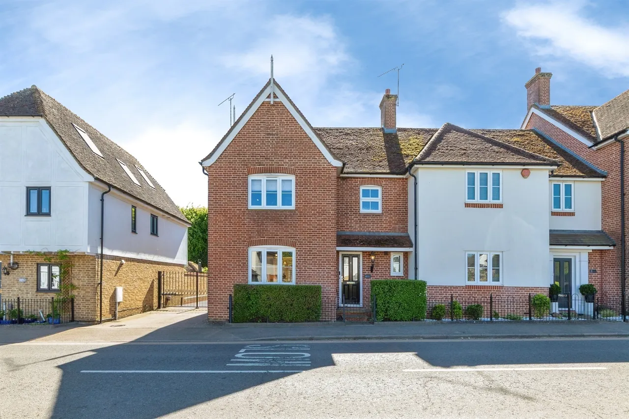 3 bed house for sale — Long Meadow, Watton At Stone, Hertford