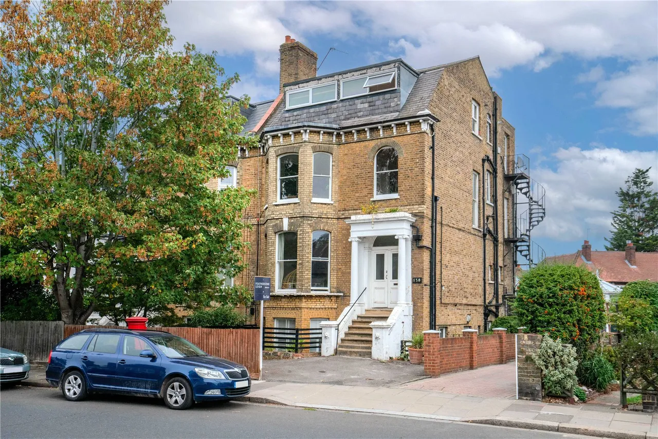 2 bed flat for sale, Stanley Road, Teddington, TW11