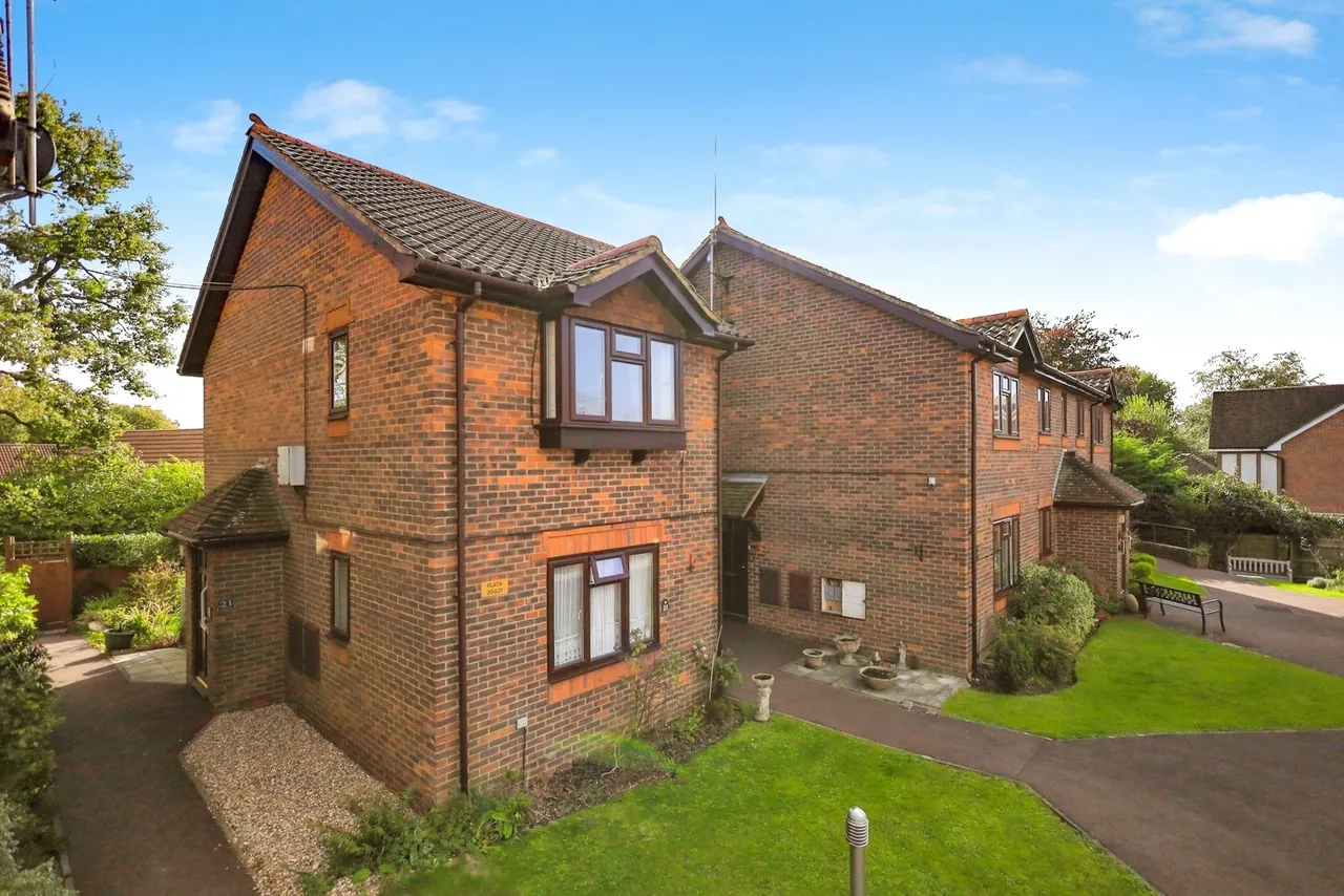 1 bed flat for sale, Alexandra Road, Heathfield, TN21