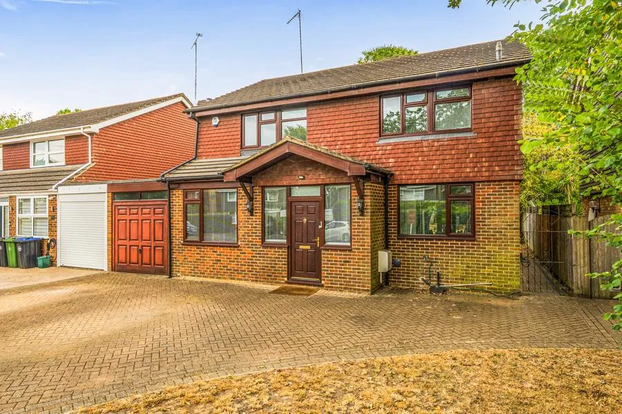 Oakwood Road, Windlesham, GU20, photo 22