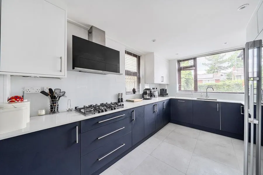 Oakwood Road, Windlesham, GU20, photo 3