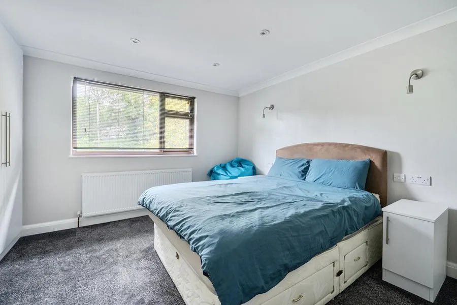 Oakwood Road, Windlesham, GU20, photo 14