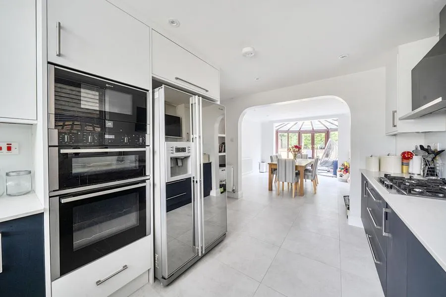 Oakwood Road, Windlesham, GU20, photo 2