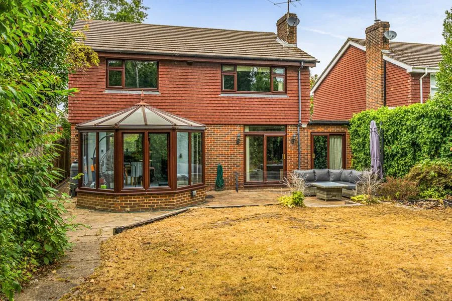 Oakwood Road, Windlesham, GU20, photo 19