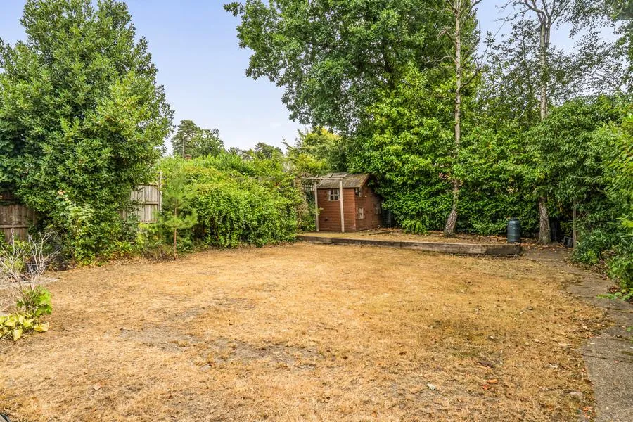 Oakwood Road, Windlesham, GU20, photo 21