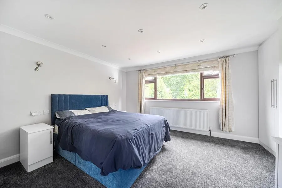 Oakwood Road, Windlesham, GU20, photo 15