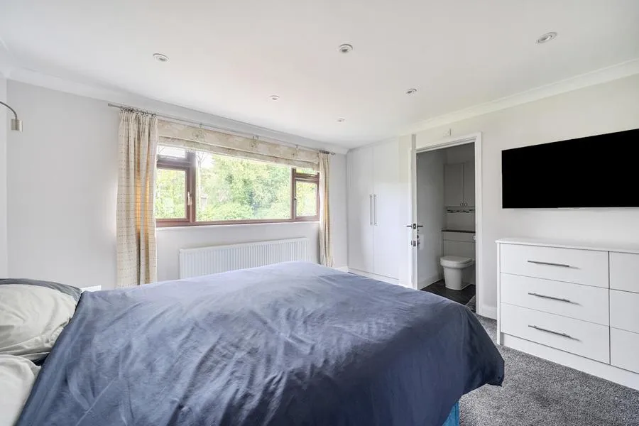 Oakwood Road, Windlesham, GU20, photo 11