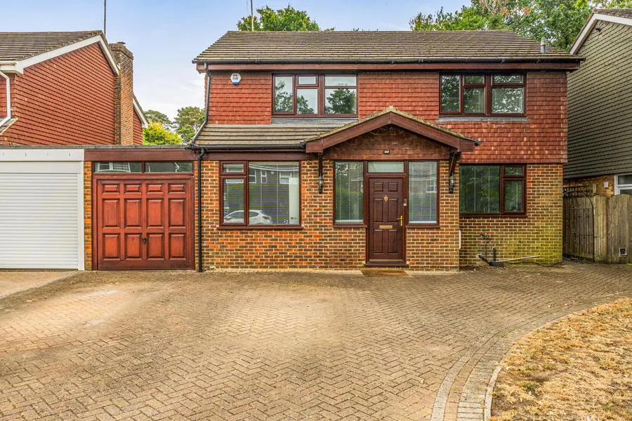 Oakwood Road, Windlesham, GU20, photo 23