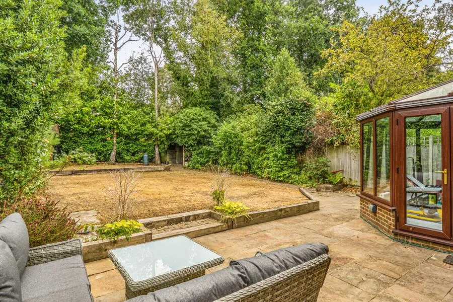 Oakwood Road, Windlesham, GU20, photo 18
