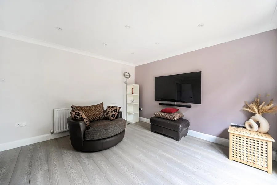 Oakwood Road, Windlesham, GU20, photo 8