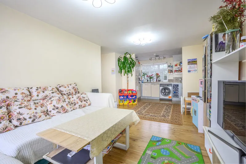 Brighton Road, Addlestone KT15 1PX, photo 3