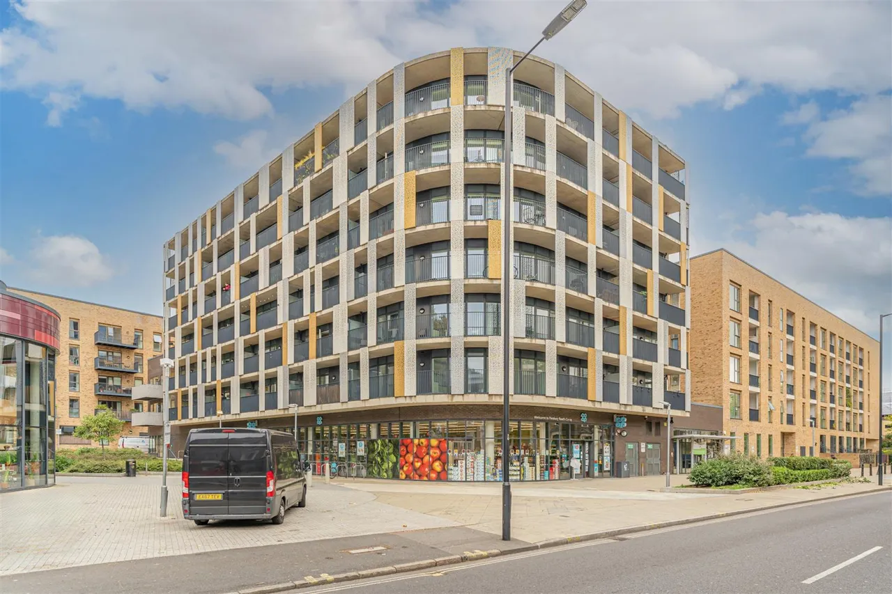 2 bed house for sale, Dalston Lane, London, E8