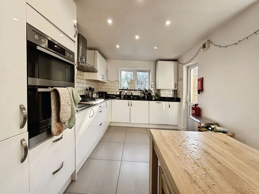 Elizabeth Road, London, E6, photo 7