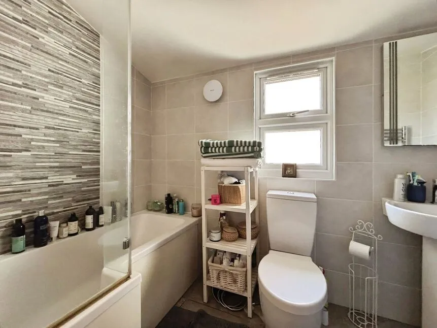 Elizabeth Road, London, E6, photo 5