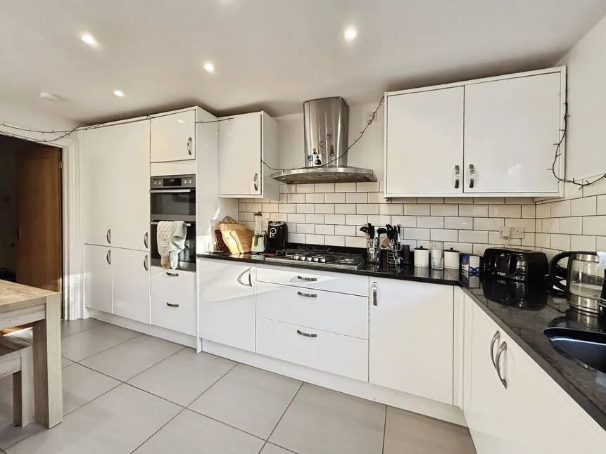 Elizabeth Road, London, E6, photo 2