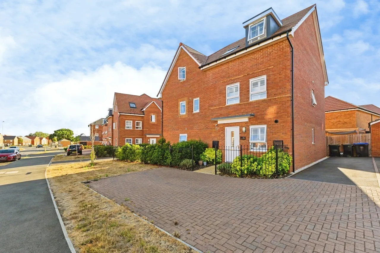 3 bed house for sale — Stratford Drive, Overstone Gate, Northampton, NN6