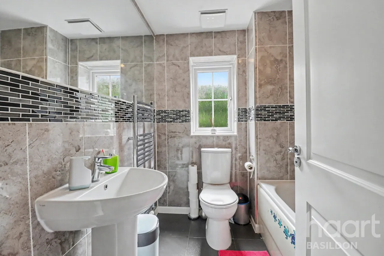 Broadhurst Place, Basildon, SS14, photo 12