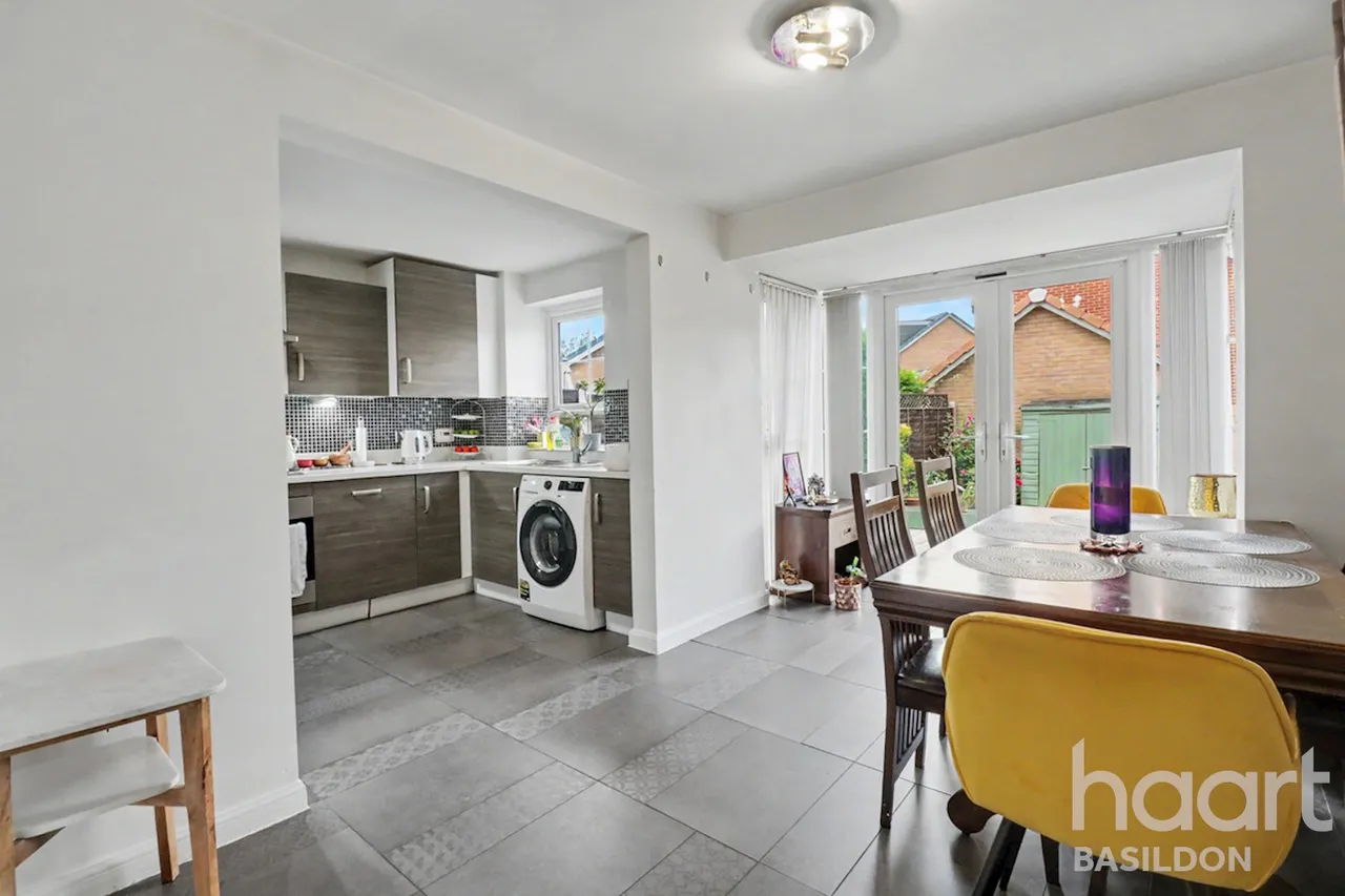 Broadhurst Place, Basildon, SS14, photo 3