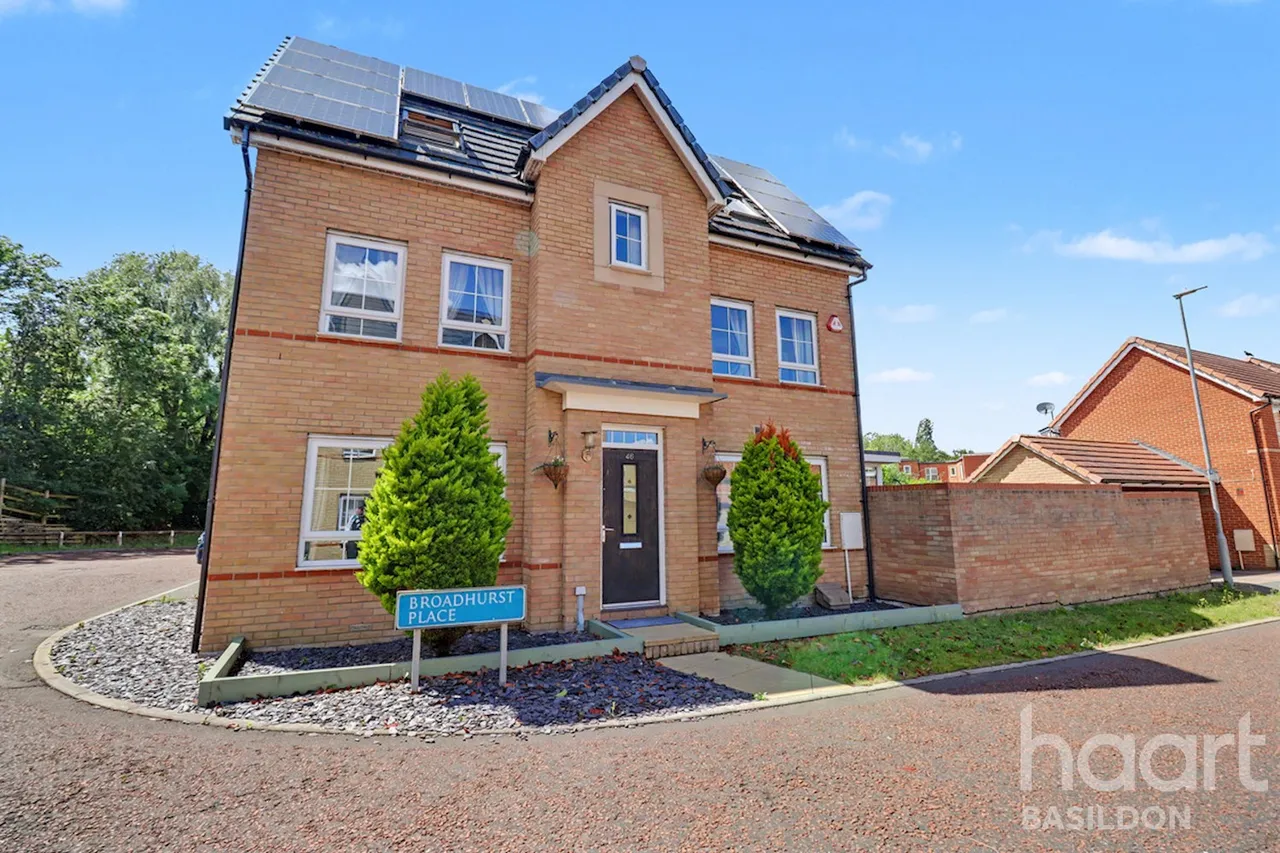 4 bed house for sale, Broadhurst Place, Basildon, SS14