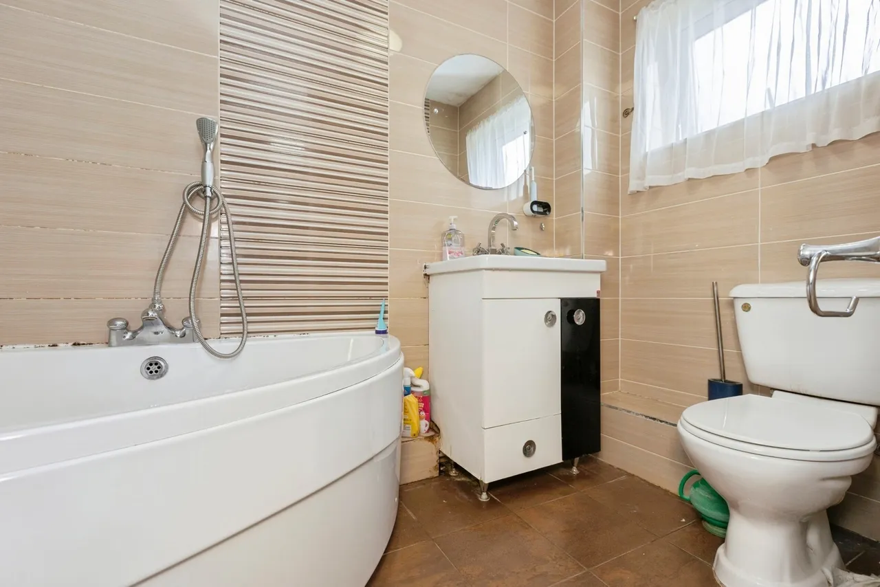 Holkham Avenue, Leicester, LE4, photo 18