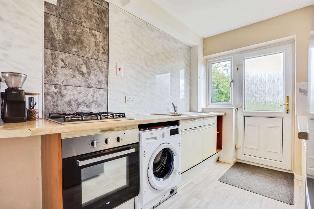 Newton Drive, Wakefield, photo 5