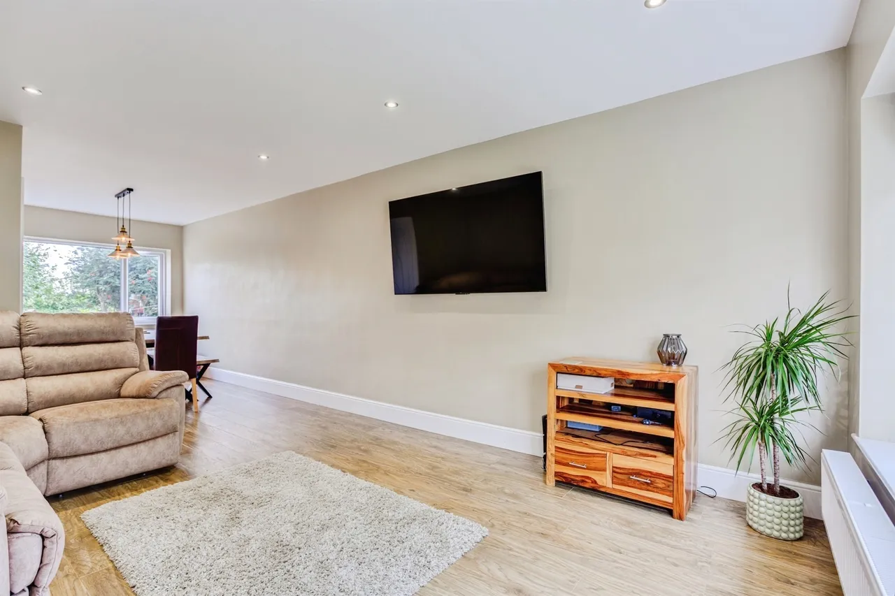 Newton Drive, Wakefield, photo 3