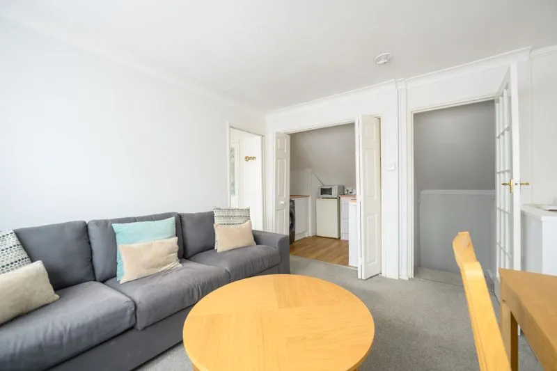 Hersham Road, Walton-On-Thames KT12 1JJ, photo 4