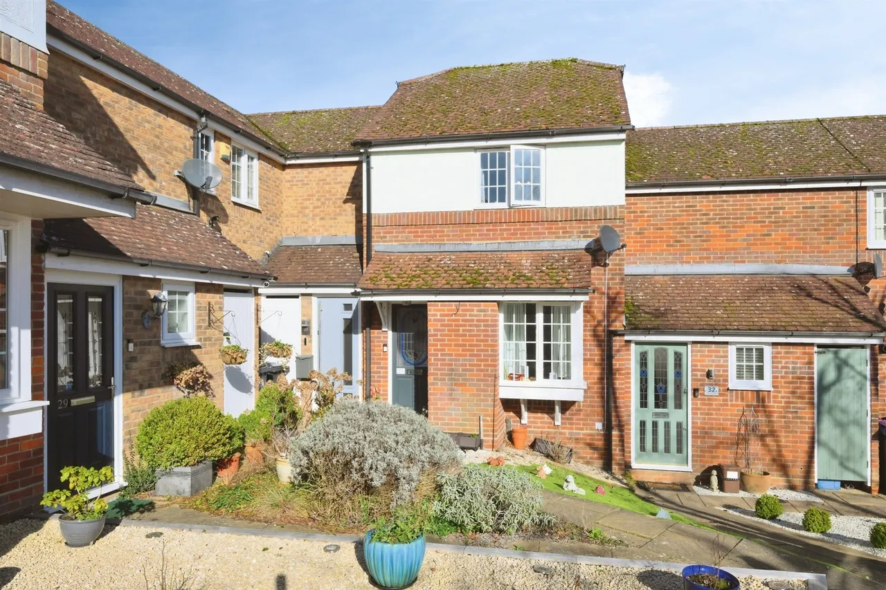 2 bed house for sale — Lunardi Court, Puckeridge, WARE