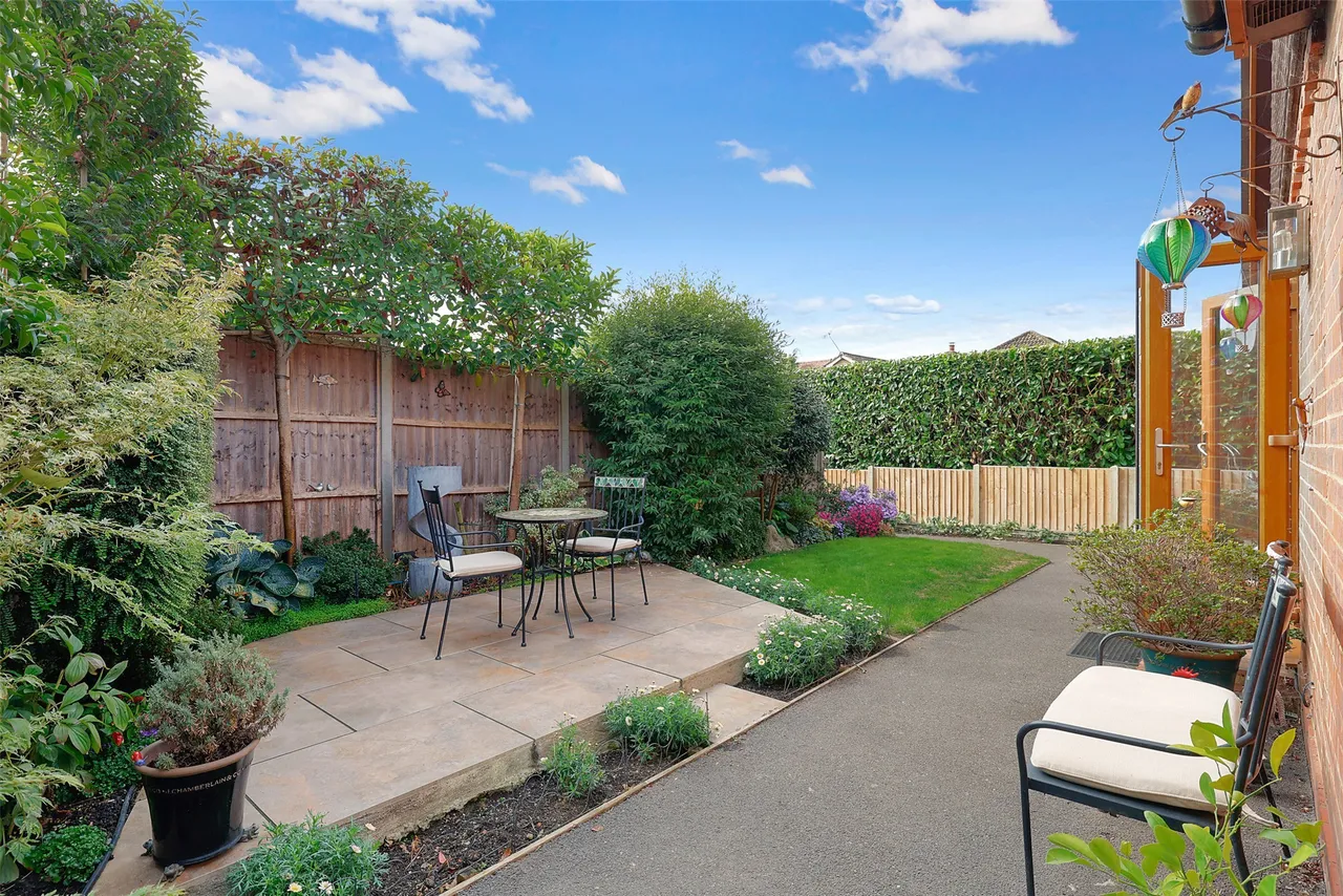 Warwick Road, Holmwood, RH5, photo 11