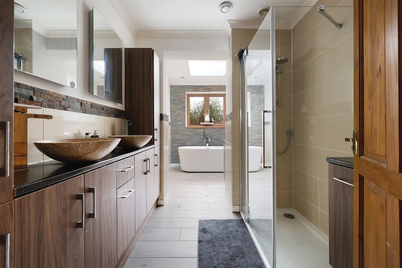 Warwick Road, Holmwood, RH5, photo 6