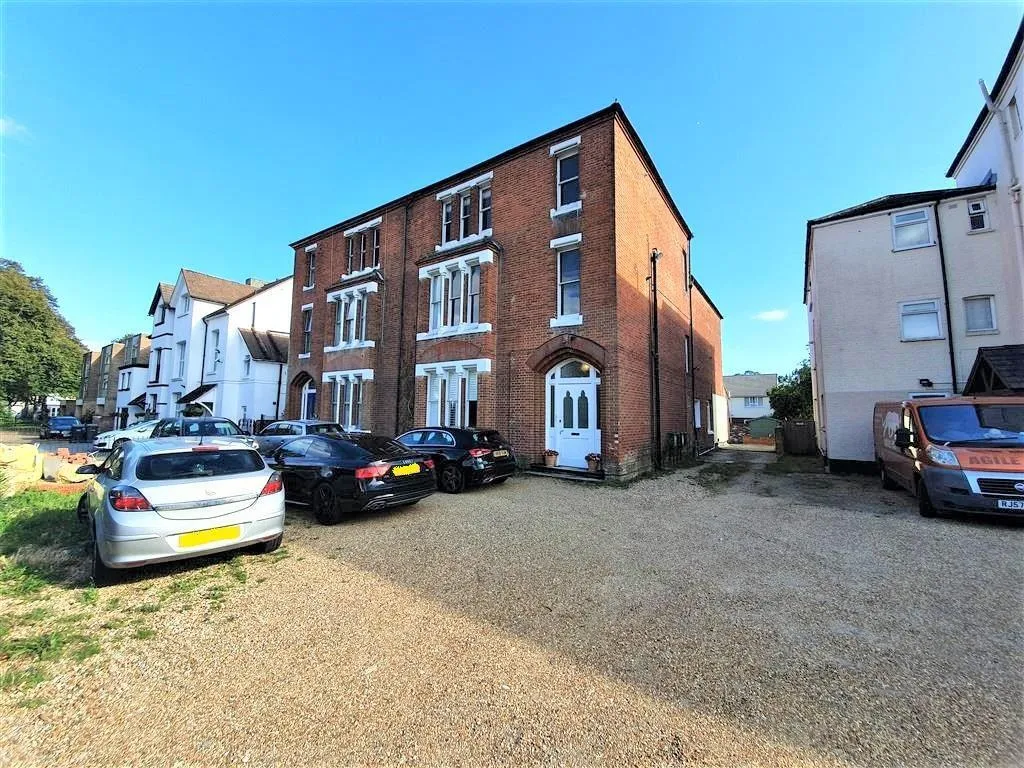 2 bed flat to rent, Bury Road, Gosport, PO12
