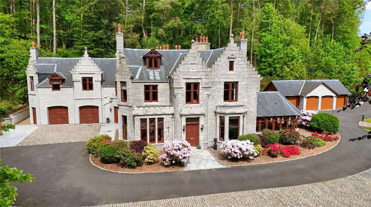 9 bed house for sale — Legatesden House, Pitcaple, Inverurie, Aberdeenshire, AB51 5DT