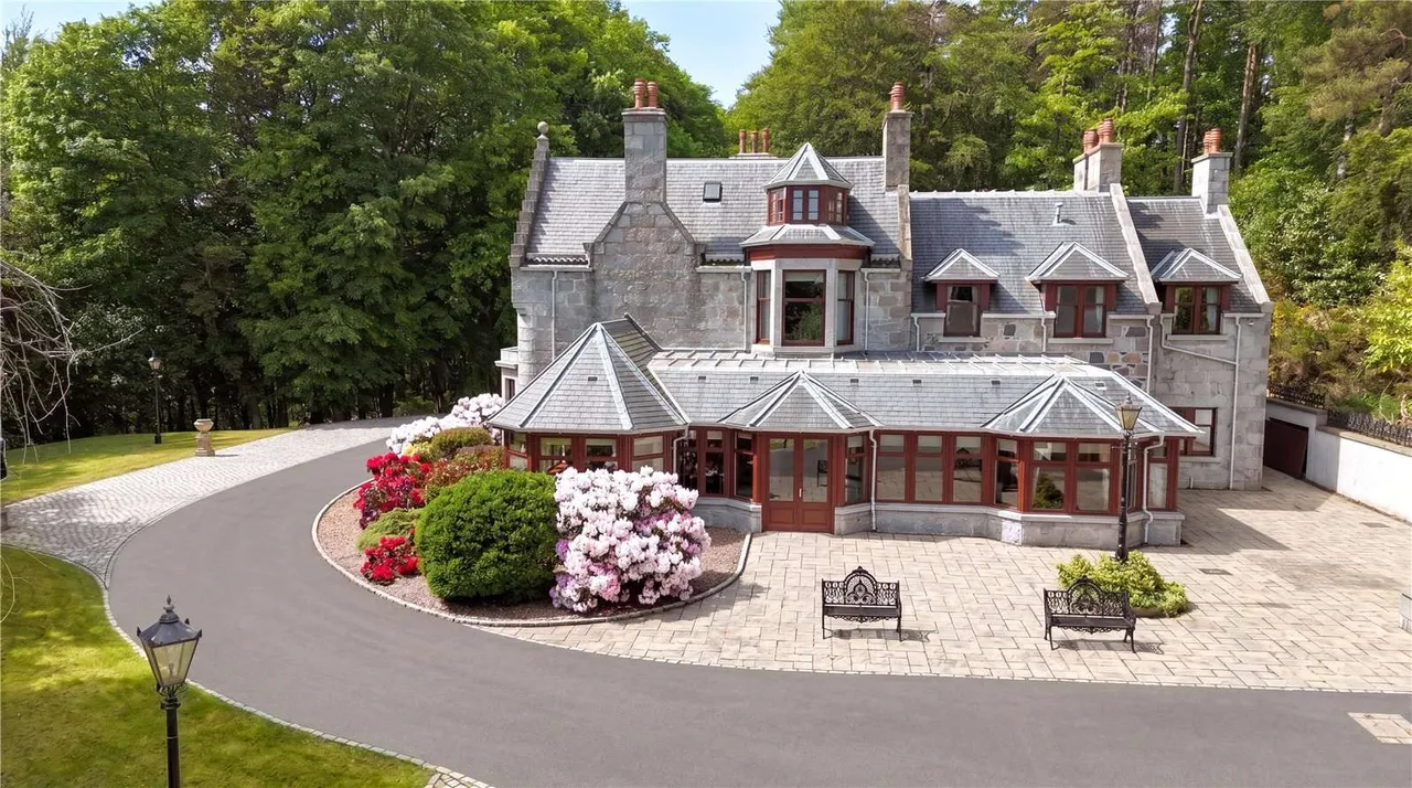 Legatesden House, Pitcaple, Inverurie, Aberdeenshire, AB51 5DT, photo 2