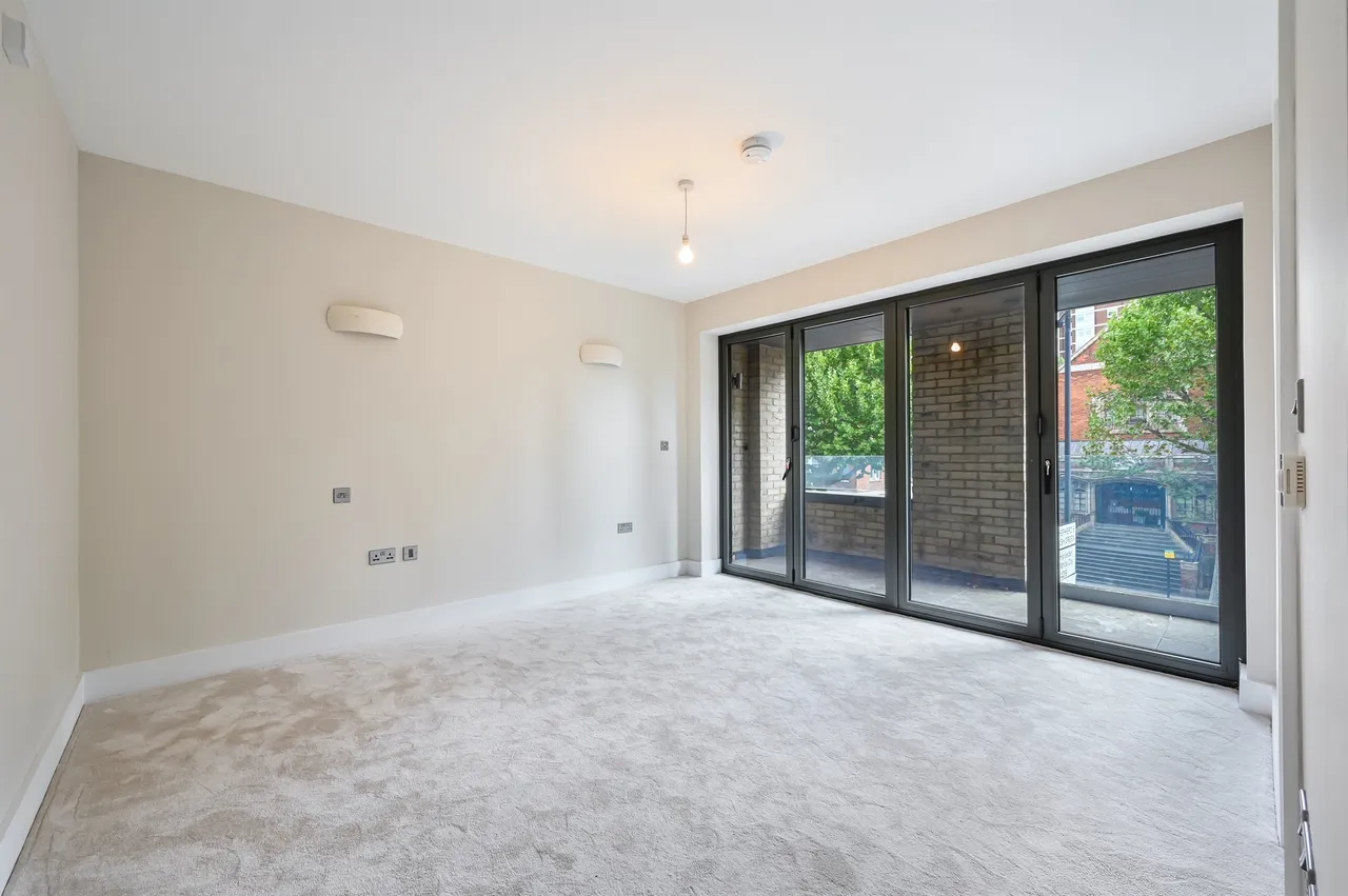 Shepherds Bush Road, London, W6, photo 8