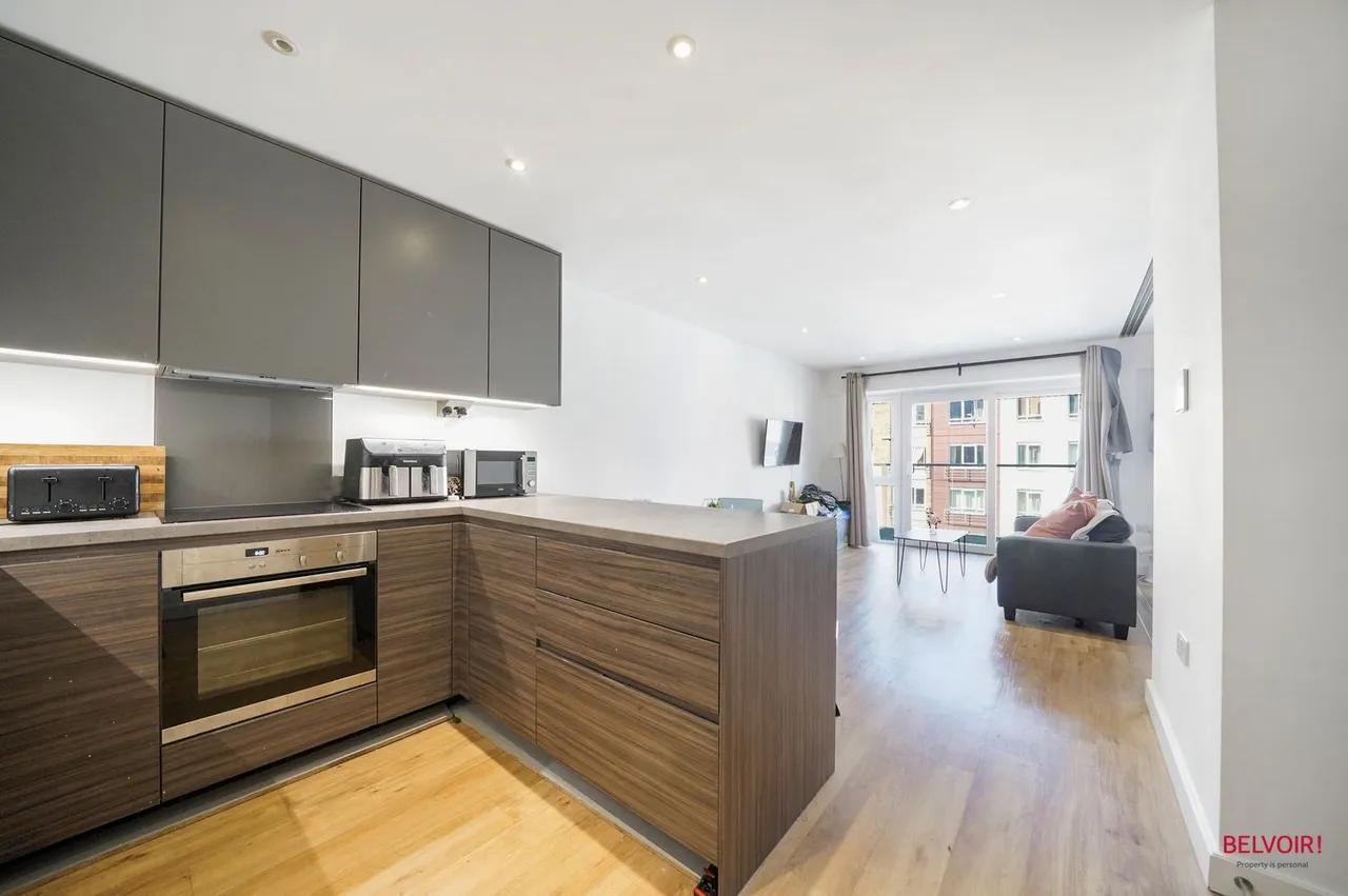 20 Boulevard Drive, Beaufort Park, London, NW9, photo 5