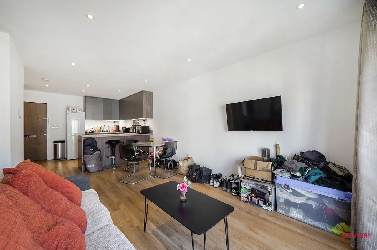 20 Boulevard Drive, Beaufort Park, London, NW9, photo 7
