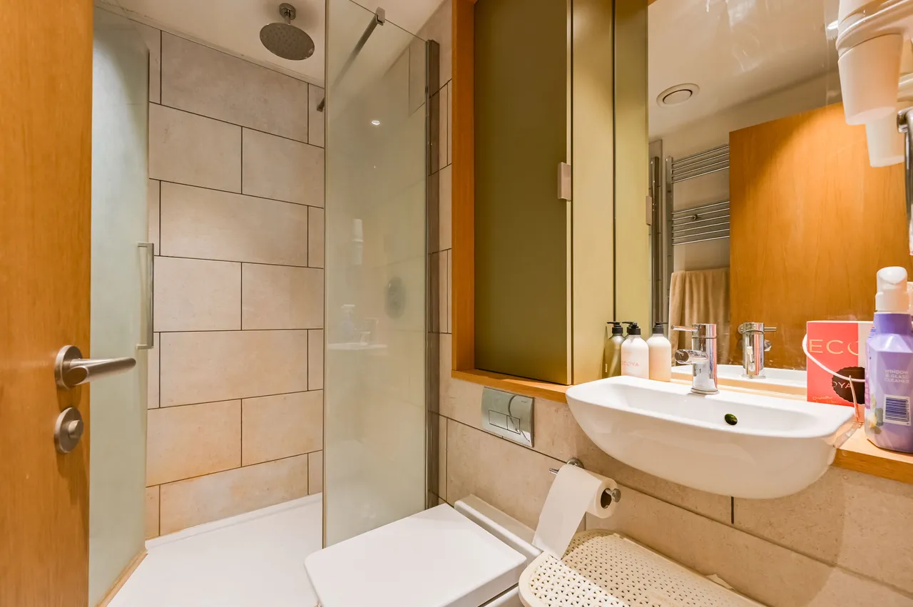 Flat 14, 23 Maud Street, London, photo 6