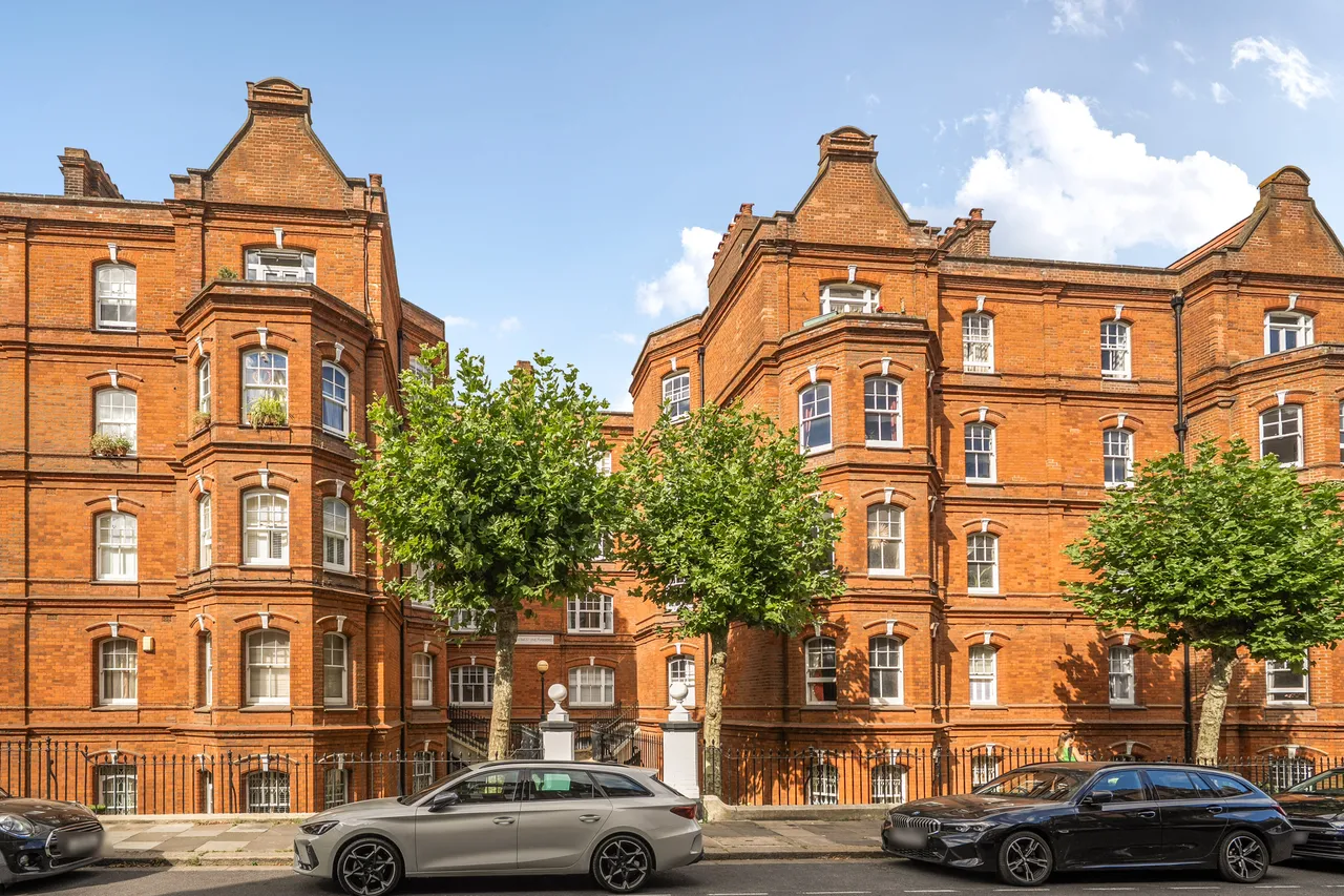 13 Livingstone Mansions, Queens Club Gardens, London, photo 4