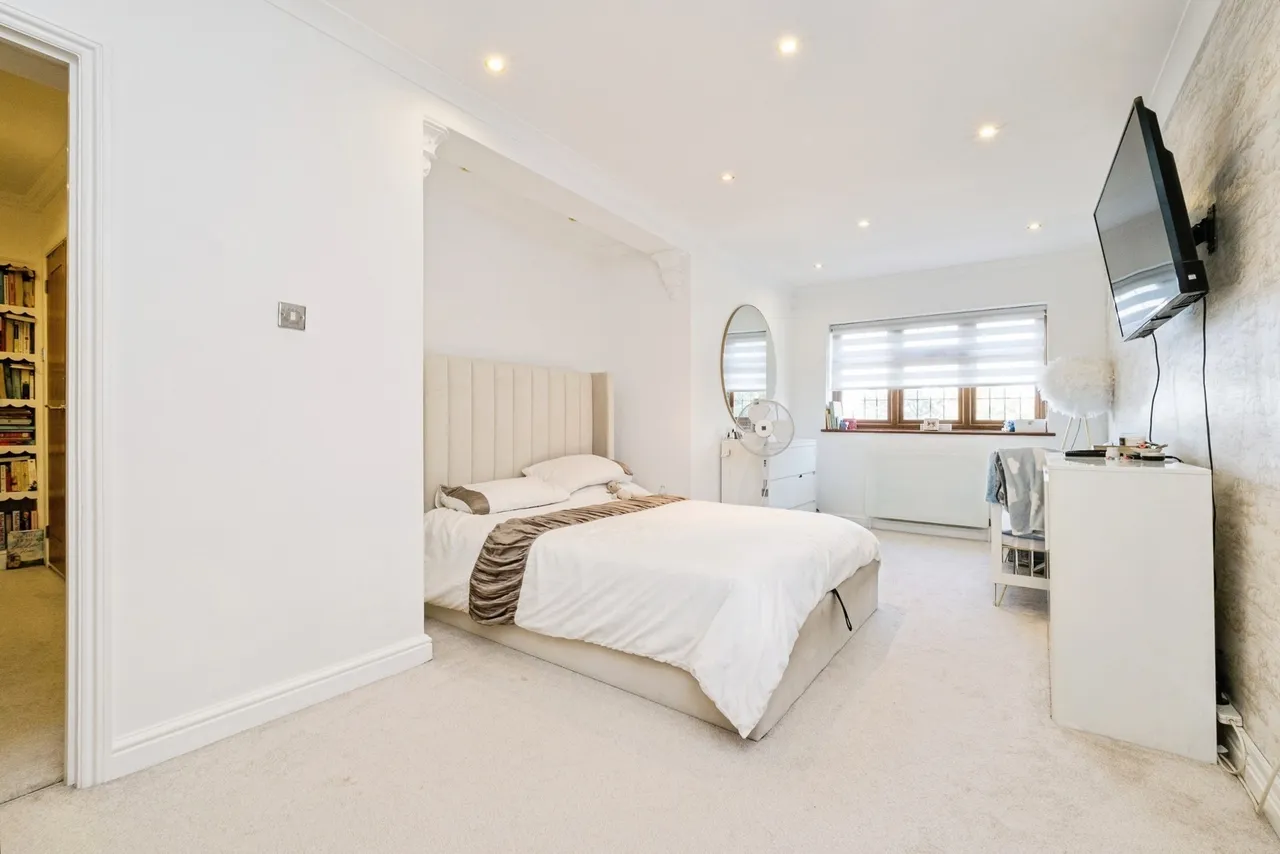Lambourne Road, Chigwell, IG7, photo 15