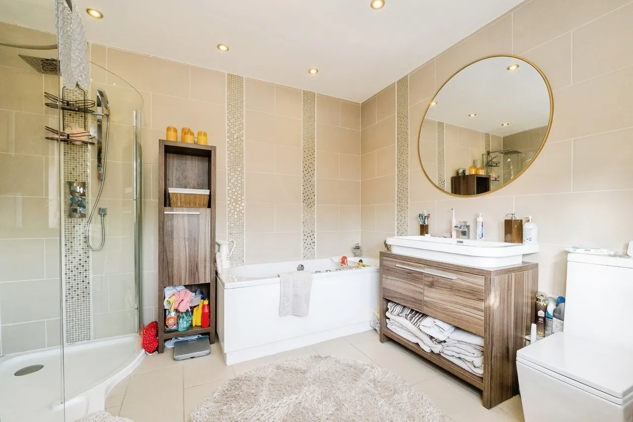 Lambourne Road, Chigwell, IG7, photo 12