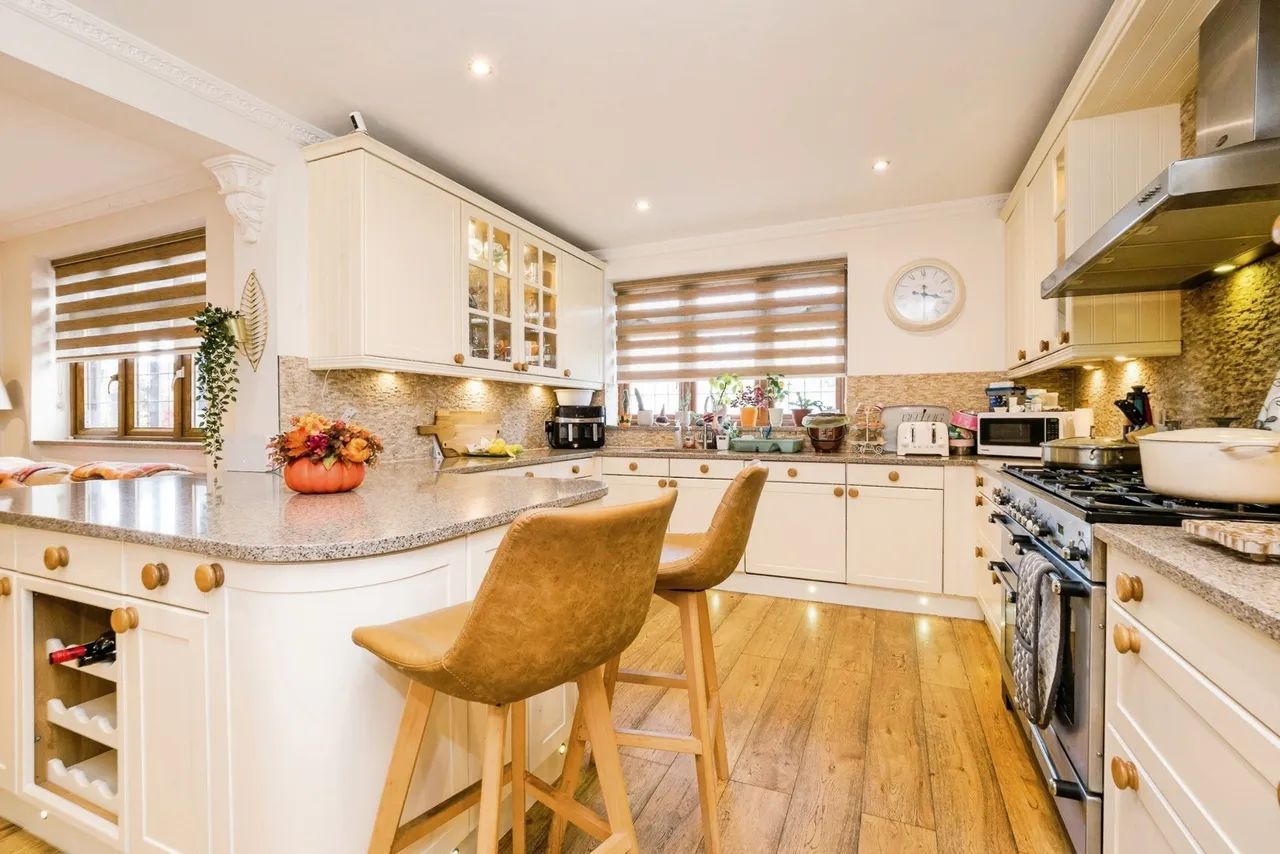 Lambourne Road, Chigwell, IG7, photo 4