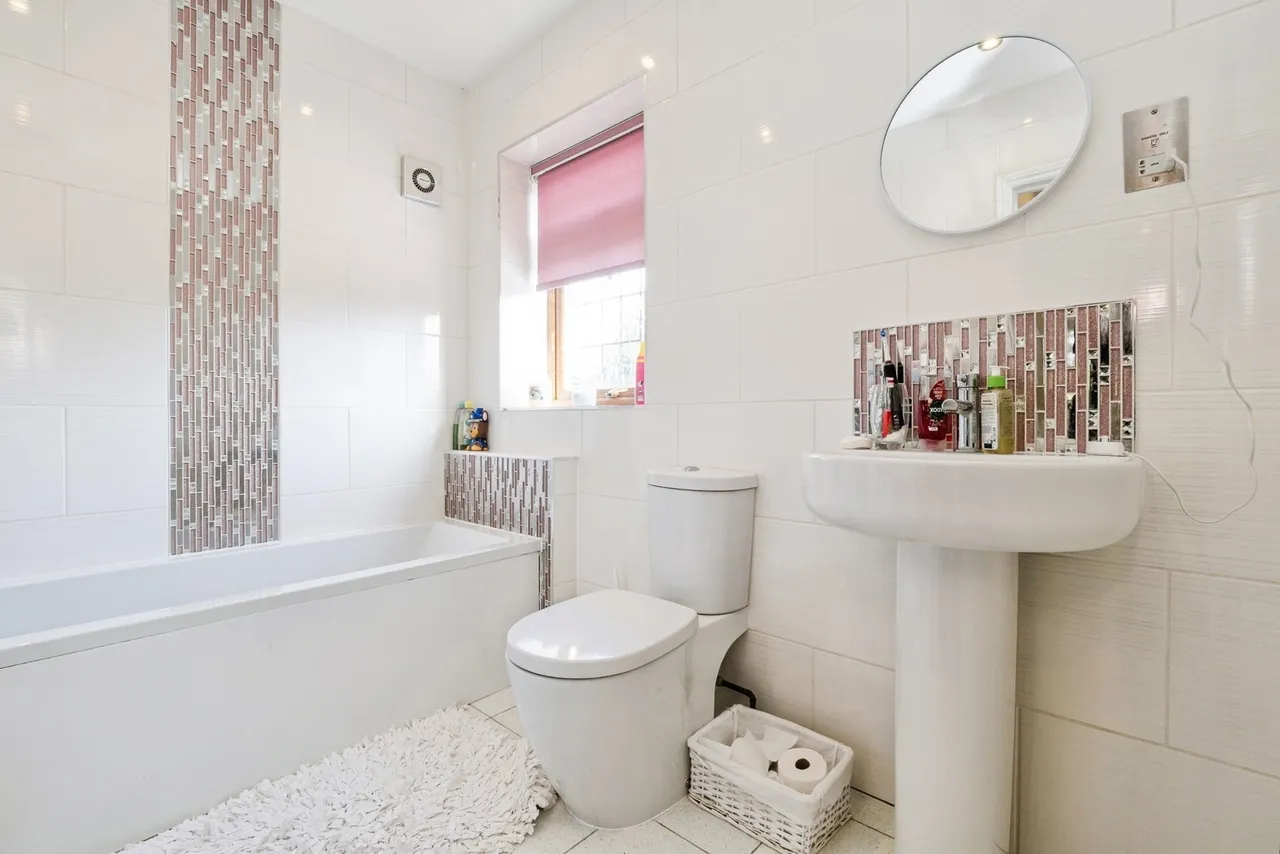 Lambourne Road, Chigwell, IG7, photo 14