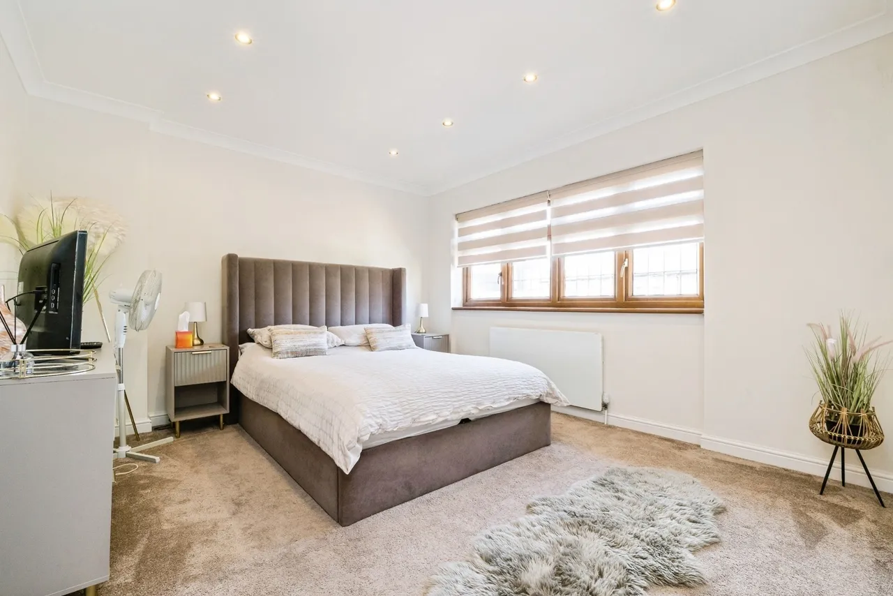 Lambourne Road, Chigwell, IG7, photo 16