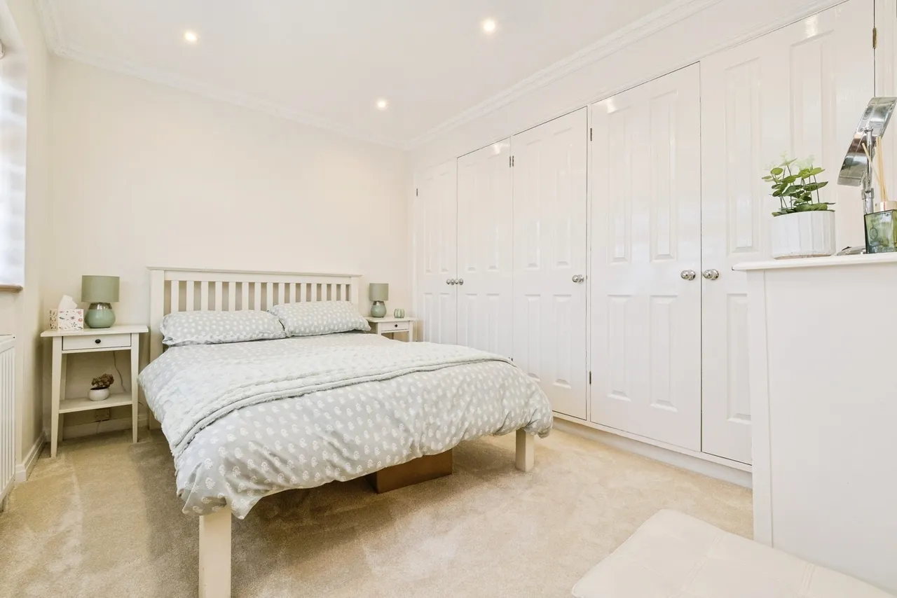 Lambourne Road, Chigwell, IG7, photo 13