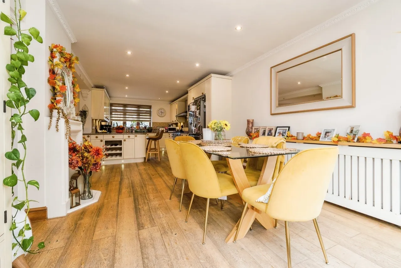 Lambourne Road, Chigwell, IG7, photo 5