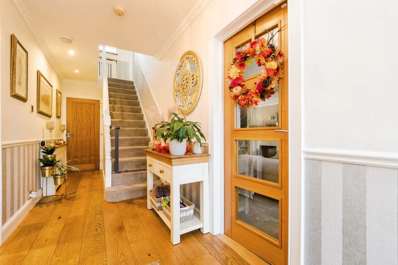 Lambourne Road, Chigwell, IG7, photo 2