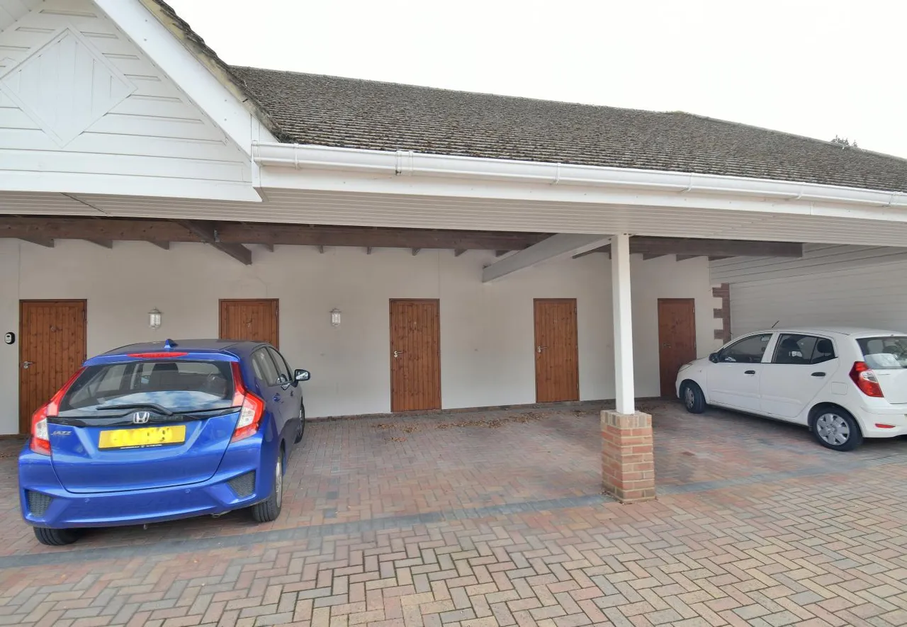 The Gables, BH22, photo 12