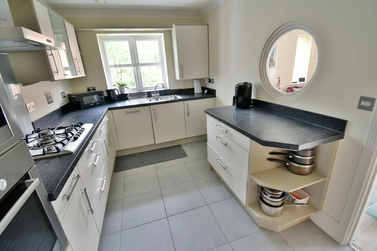 The Gables, BH22, photo 5
