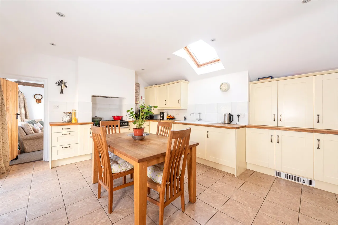 High Street, Walkern, SG2, photo 11